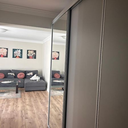 Divany Apartaments Brasov - Coresi Mall Exterior foto
